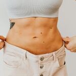 Para tener un viente plano no basta con hacer abdominales: esto es lo que debes hacer según Boticaria García