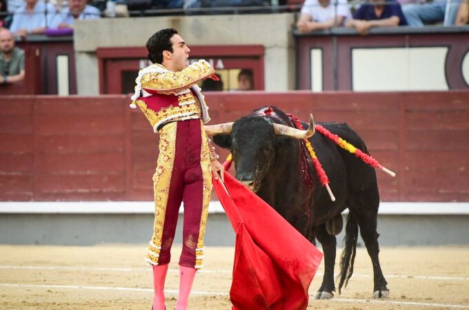 El torero Tomás Rufo, durante la corrida de toros con reses de El Parralejo en la que encabeza el cartel junto a Miguel Ángel Perera y Fernando Adrián.