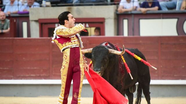 El torero Tomás Rufo, durante la corrida de toros con reses de El Parralejo en la que encabeza el cartel junto a Miguel Ángel Perera y Fernando Adrián.