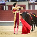 El torero Tomás Rufo, durante la corrida de toros con reses de El Parralejo en la que encabeza el cartel junto a Miguel Ángel Perera y Fernando Adrián.