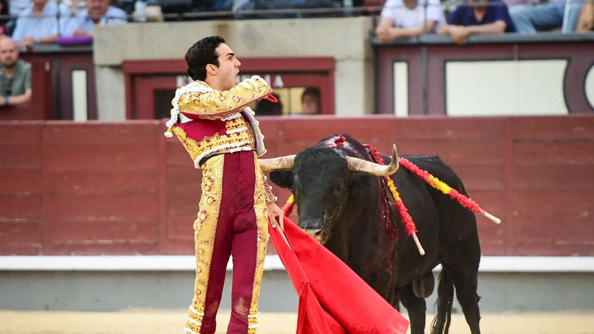 El torero Tomás Rufo, durante la corrida de toros con reses de El Parralejo en la que encabeza el cartel junto a Miguel Ángel Perera y Fernando Adrián.