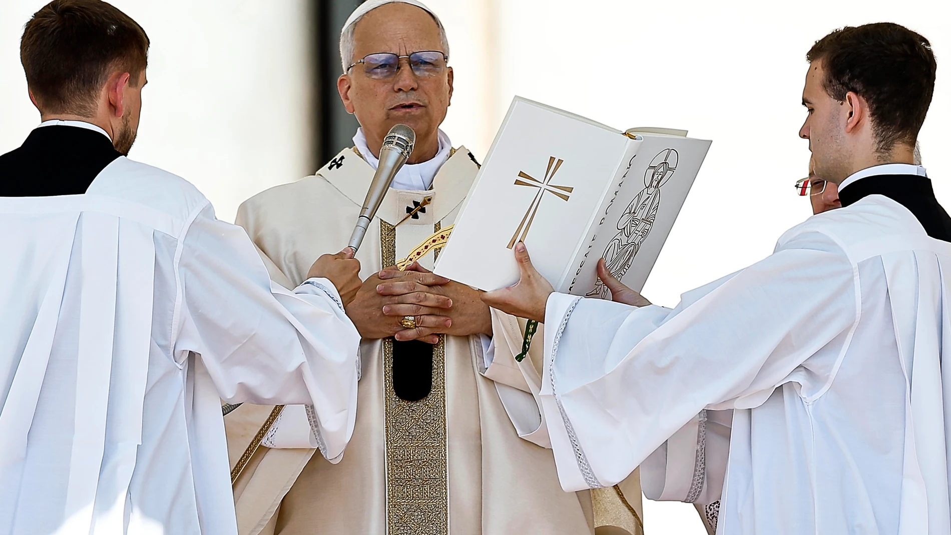 VATICAN CITY (Vatican City State (Holy See)), 01/06/2025.- Pope Leo XIV celebrates the Holy Mass for the Jubilee of Families, Children, Grandparents and the Elderly, in Saint Peter's Square, in Vatican City, 01 June 2025. (Papa) EFE/EPA/ANGELO CARCONI