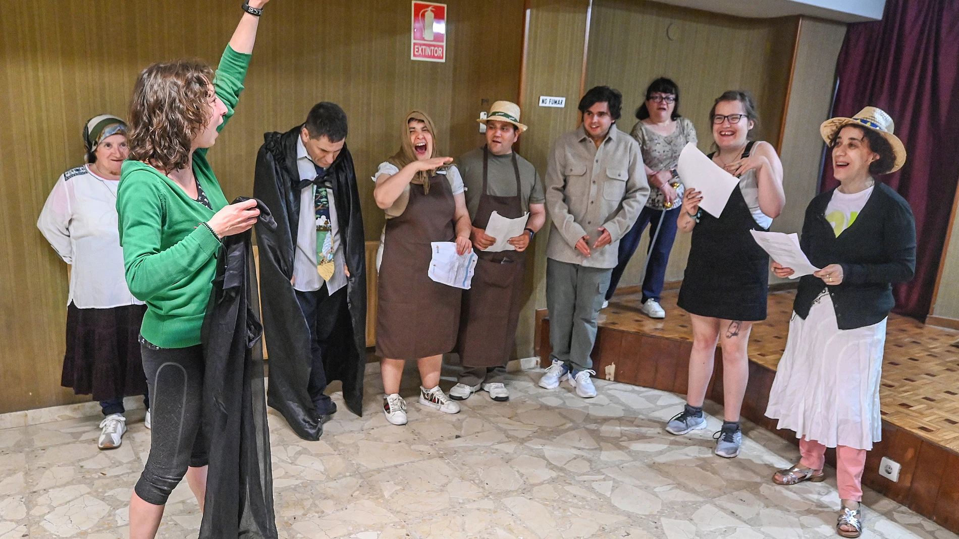 Ensayo de ‘El sombrero de tres picos’ por parte del grupo de teatro de Aspanias Burgos