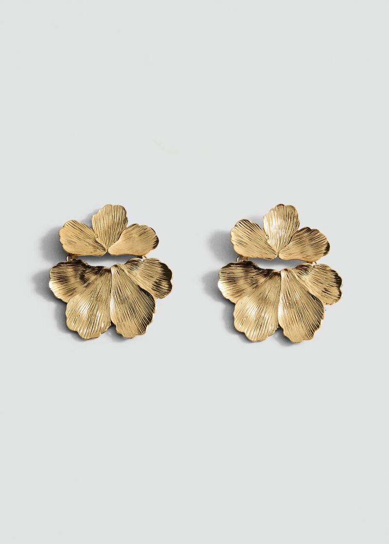 Pendientes de flores metálicos.