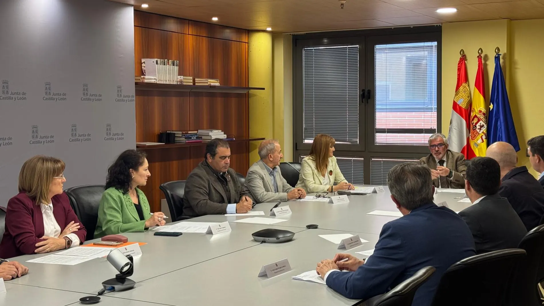 Comisión Mixta de Transferencias presidida por el director de Administración Local, Emilio Arroita