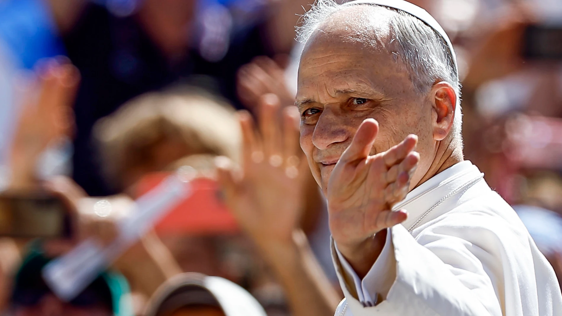 FOTODELDÍA - CIUDAD DEL VATICANO, 01/06/2025.- El Papa León XIV asiste a la misa por el Jubileo de las Familias, Niños y Abuelos en la Plaza de San Pedro, en el Vaticano. EFE/ANGELO CARCONI
