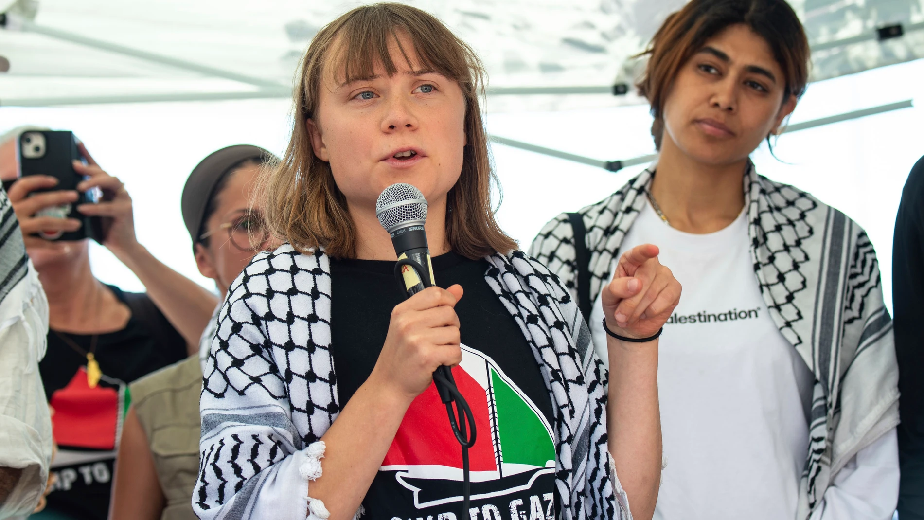 Climate activist Greta Thunberg with other activists from a human rights organization meets with journalists in Catania, Italy, Sunday, June 1, 2025, ahead of their departure for the Mideast. (AP Photo/Salvatore Cavalli)