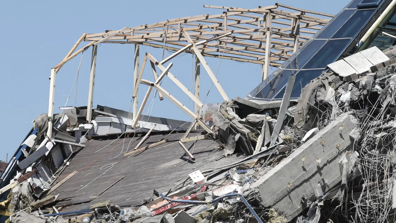 Rusia acusa a Ucrania del derrumbe de dos puentes por explosiones que dejan siete muertos y 44 hospitalizados