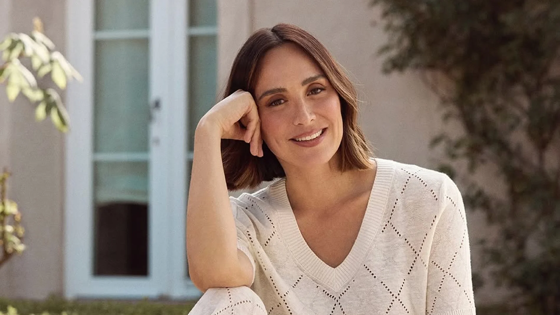 Tamara Falcó con look de punto blanco.