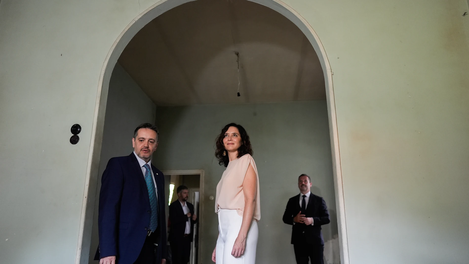 Ayuso en el interior de Velintonia