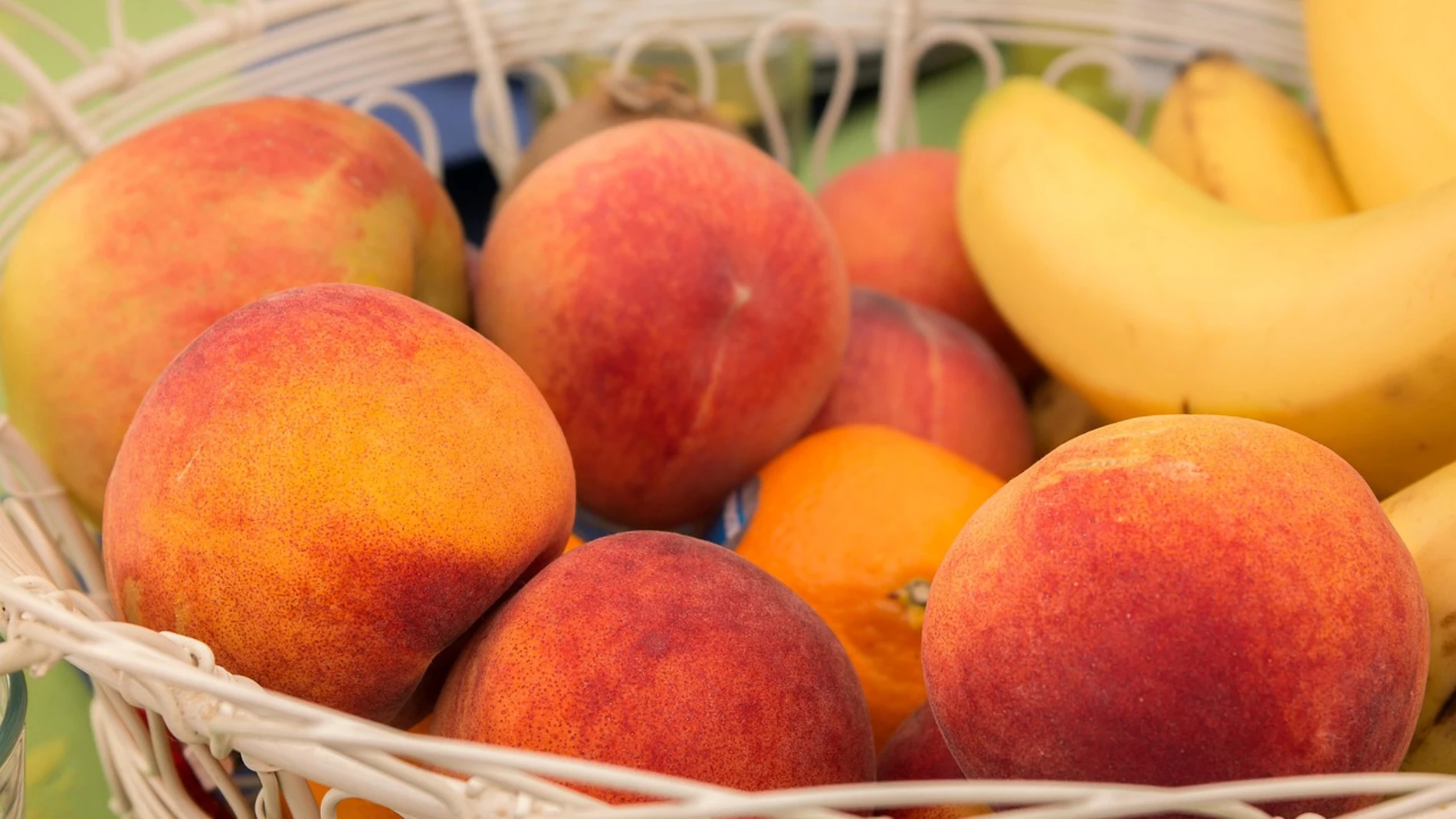 Las siete frutas que no debes poner en el frigorífico aunque haga calor: se conservan a temperatura ambiente
