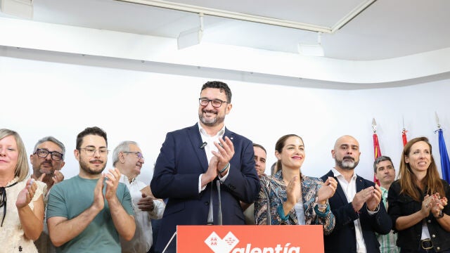 Ruiz Maciá anuncia su precandidatura a la secretaría general del PSOE en Murcia