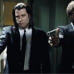John Travolta y Samuel L. Jackson en su icónica interpretación de Vincent Vega y Jules Winnfield