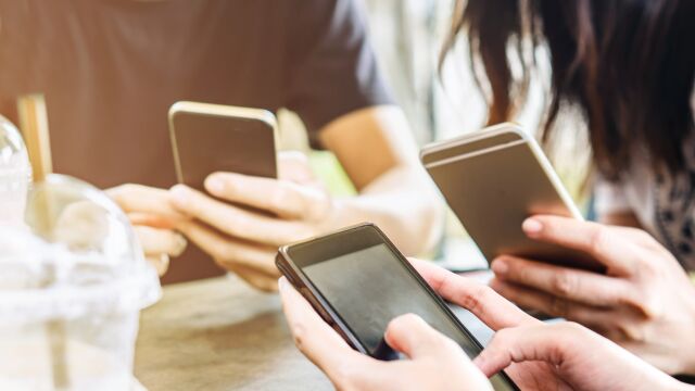 ¿Qué es el 'WhatsAppitis'? Podrías sufrir esta enfermedad y aún no lo sabes