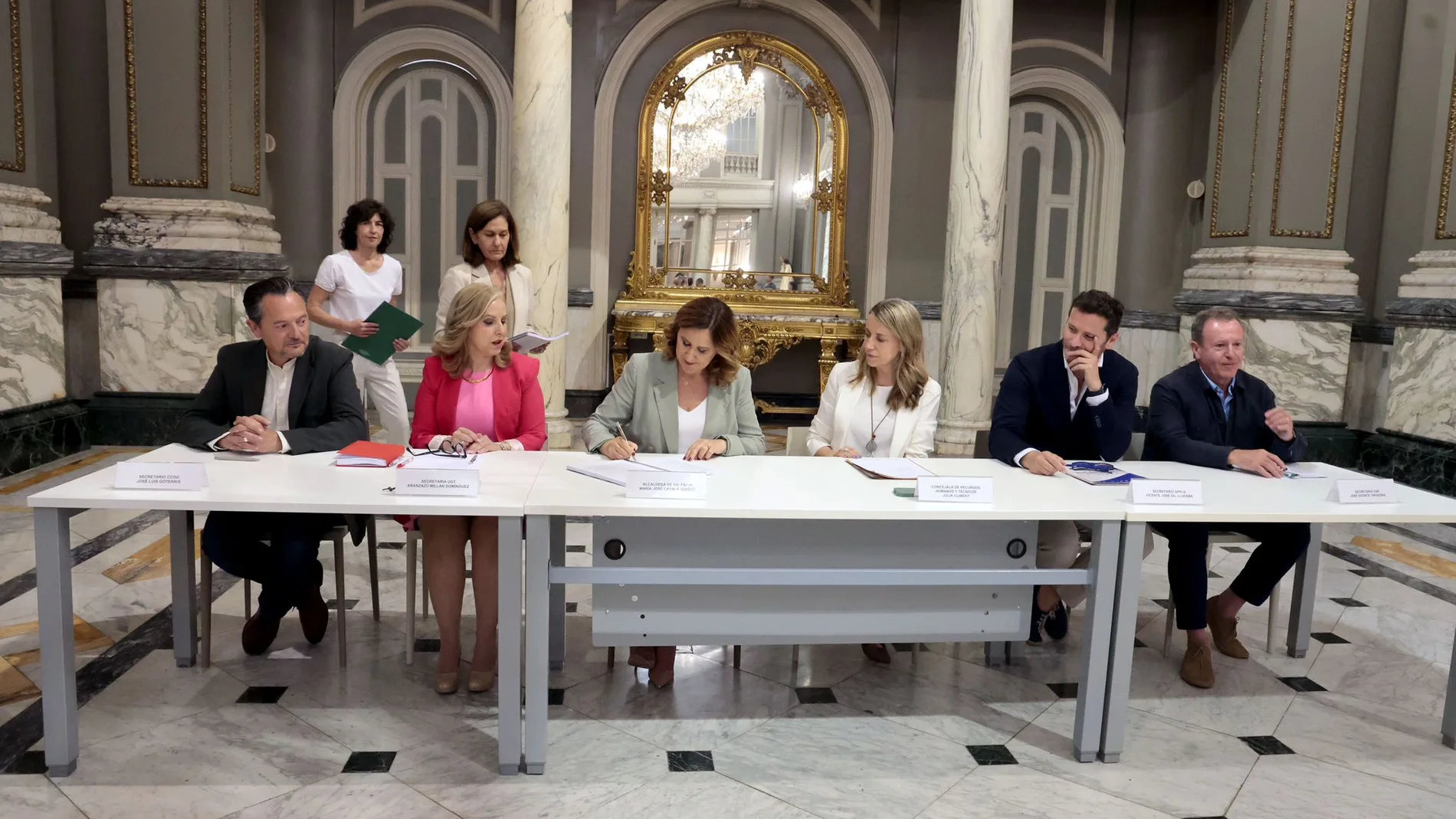 El Ayuntamiento de Valencia firma un acuerdo laboral que incorporará a 300 interinos