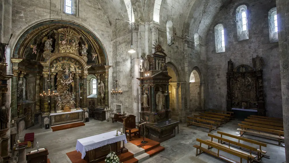 Interior del monasterio de Santa Marìa de Meira