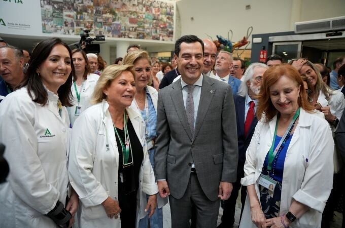 Juanma Moreno inaugura la Semana de la Donación y visita las obras del Hospital Materno Infantil 