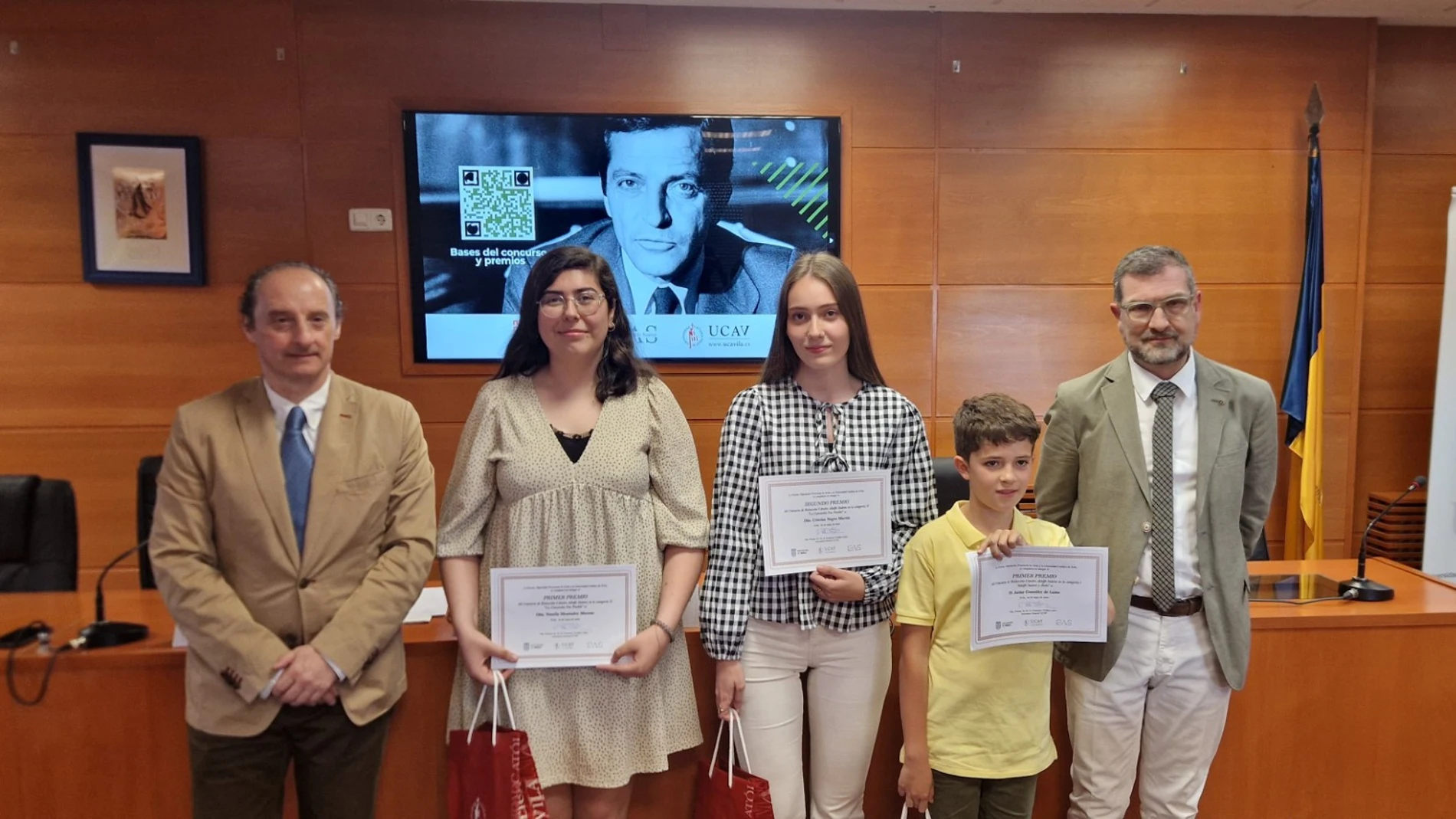 Los estudiantes galardonados con los premios