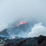 Italia.- Una violenta erupción en el Etna provoca una columna de humo de más de 5.000 metros de altura
