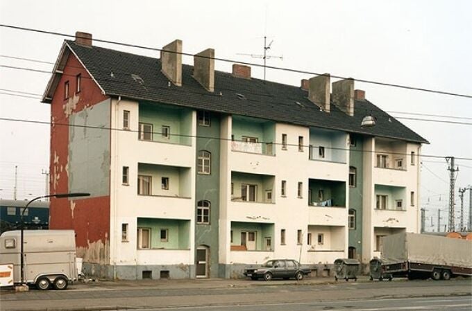 Serrería Belga acoge desde este martes una muestra que recorre un siglo de historia de Europa a través de arquitectura