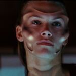 Natasha Henstridge, en su debut, es la protagonista