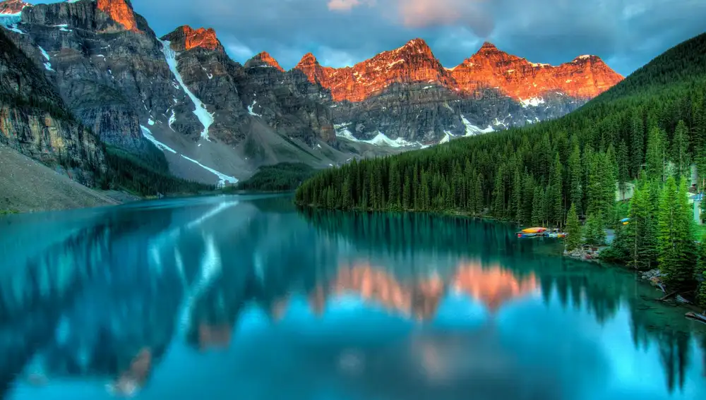 Lago en Field, Alberta (Canadá)