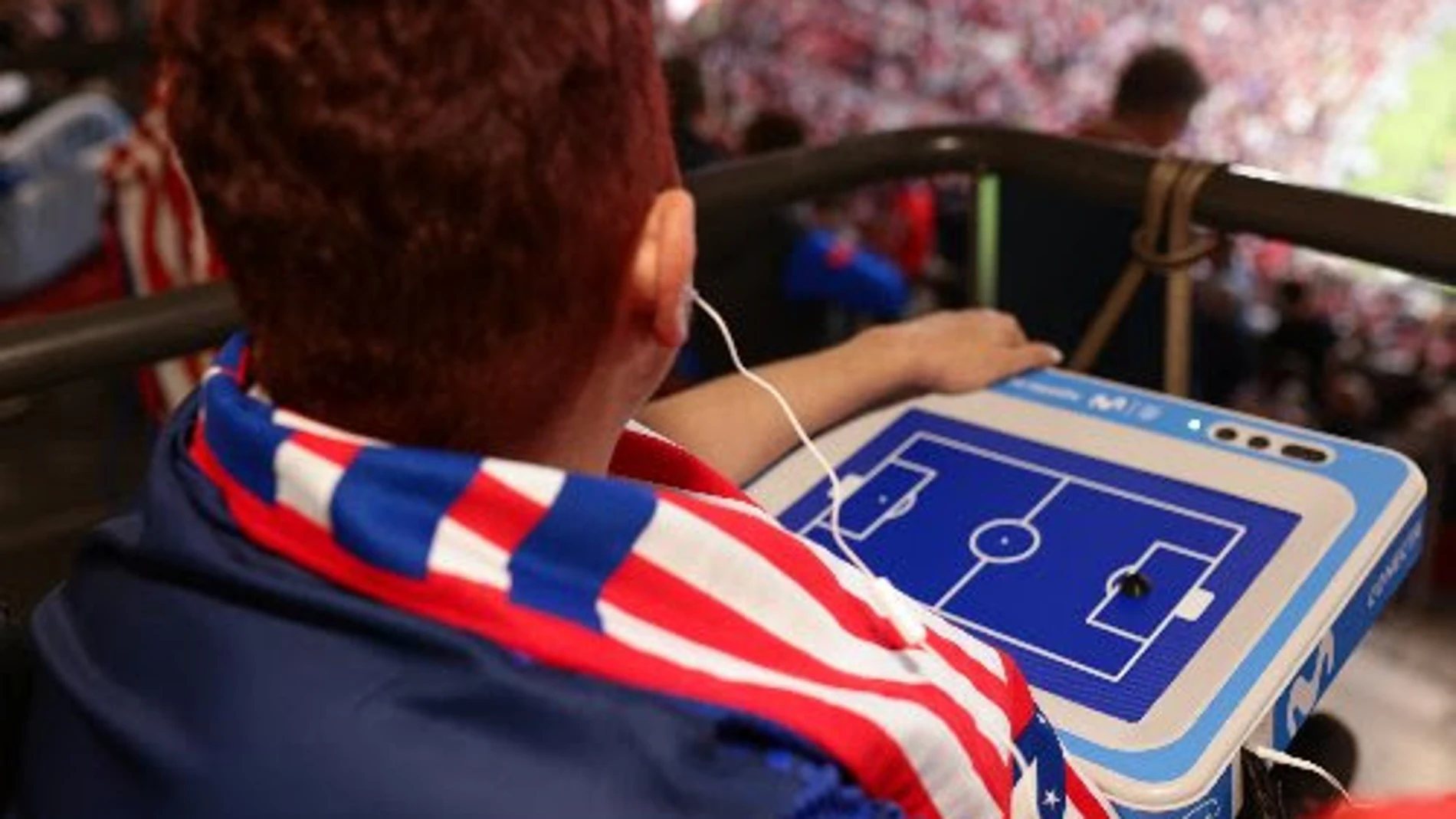Atlético de Madrid y Telefónica revolucionan la experiencia de los aficionados con discapacidad visual