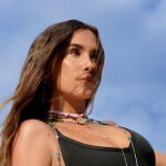 María Pombo lleva los zapatos que no dejarás de quitarte este verano 2025