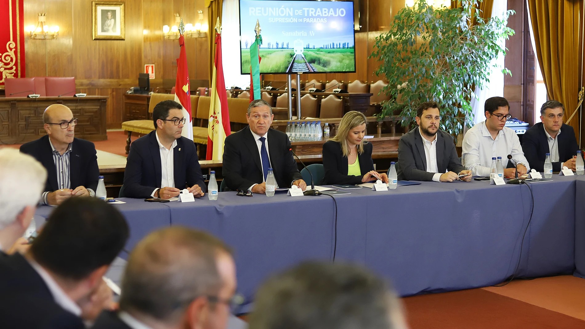 Javier Fáundez preside la reunión en la Diputación de Zamora