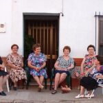Tomar el fresco es muy habitual en los pueblos de España