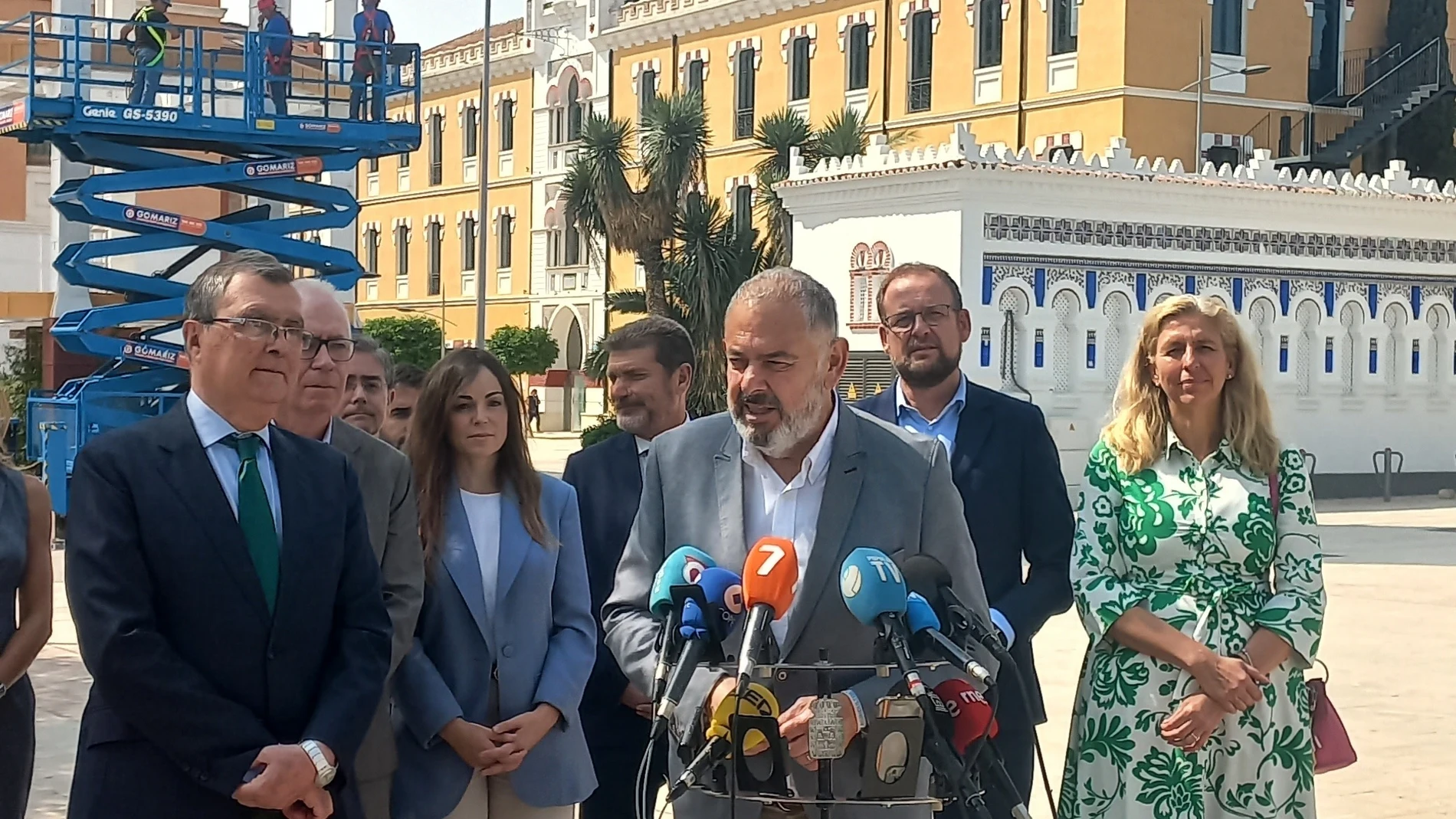 El alcalde de Murcia, José Ballesta, y el presidente de Scrats, Lucas Jiménez,informan sobre los pormenores del acto de este jueves en defensa del trasvase Tajo-Segura
