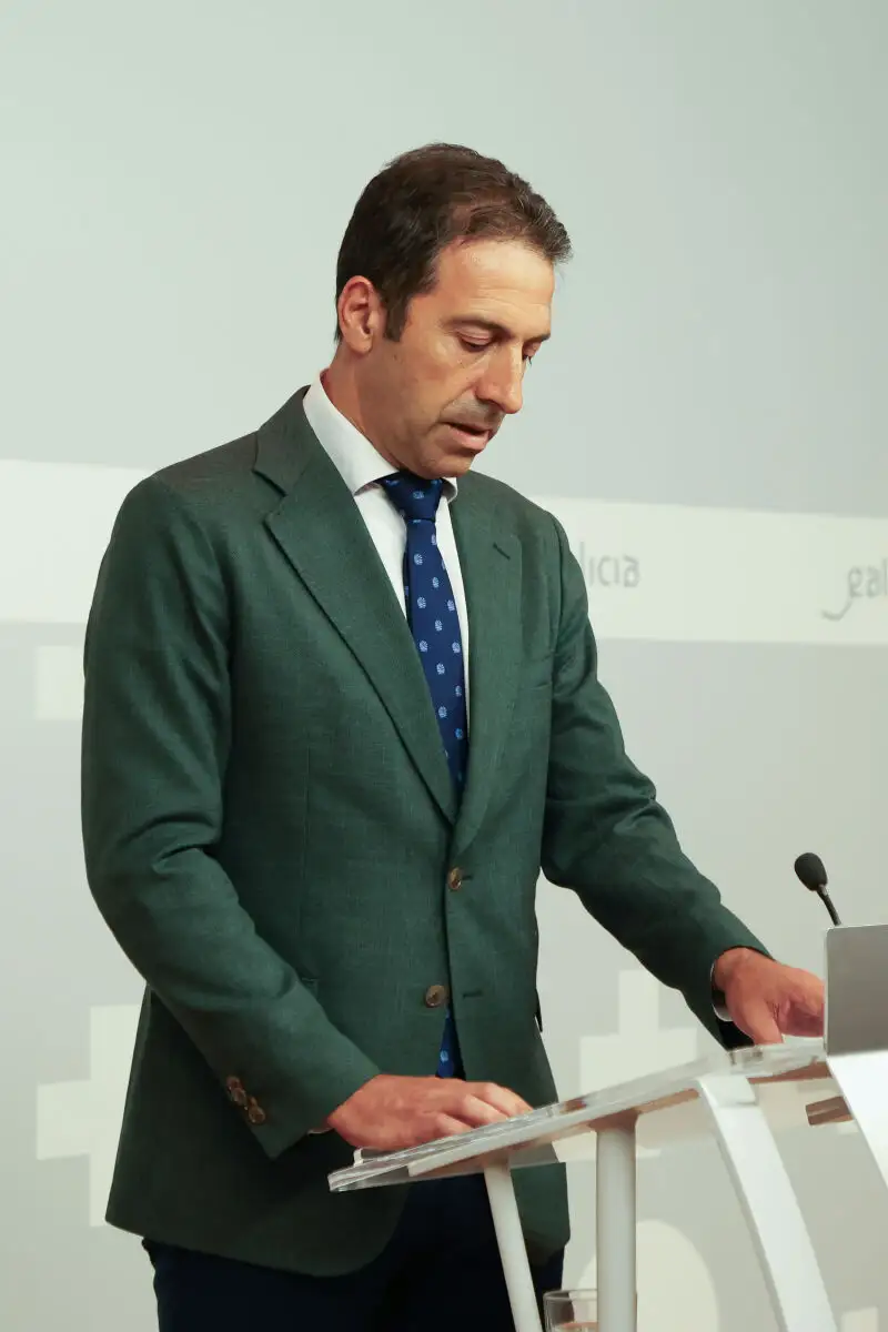 Dimite el conselleiro de Mar, Alfonso Villares, investigado por agresión sexual