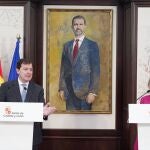 El presidente de la Junta, Alfonso Fernández Mañueco, firma el Protocolo General de Actuación con la presidenta de la Asociación Foro de Automoción de Castilla y León, Clúster FACYL, María Paz Robina