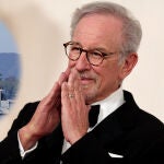 Steven Spielberg junto a su megayate de lujo, Seven Seas