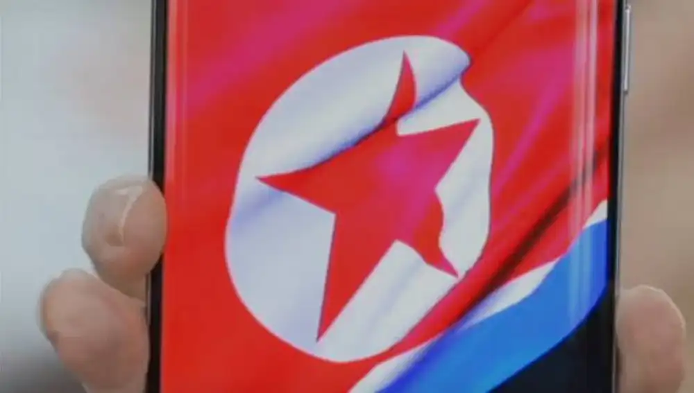 La bandera de Corea del Norte al iniciarse el teléfono.