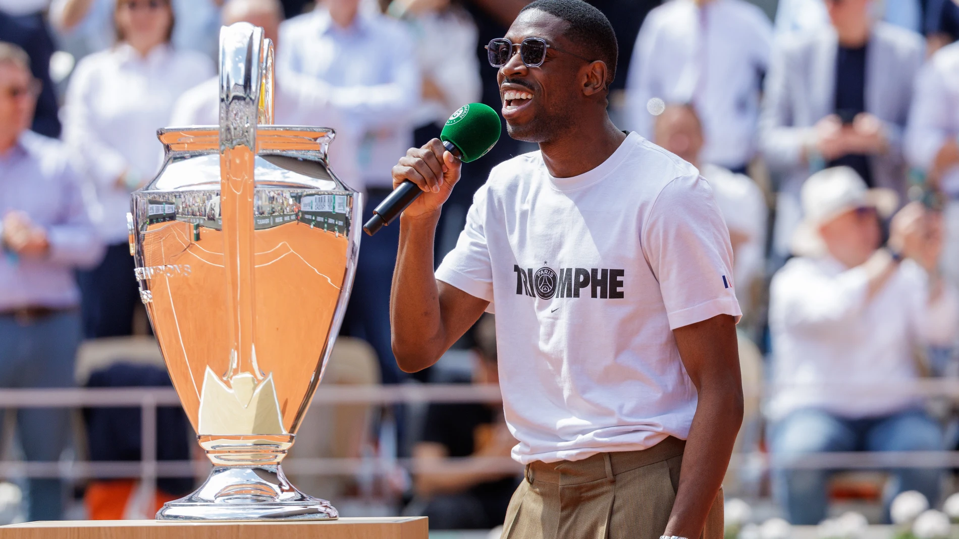 Ousmane Dembele of Paris Saint-Germain shows the UEFA Champions League trophy during the Roland-Garros 2025, French Open, Grand Slam tennis tournament on 2 June 2025 at Roland-Garros stadium in Paris, France - Photo Tnani Badreddine / DPPI AFP7 02/06/2025 ONLY FOR USE IN SPAIN