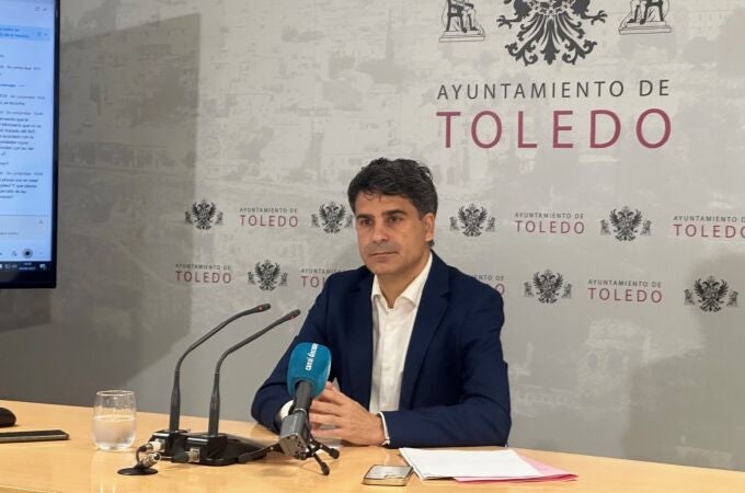 El portavoz Juan José Alcalde en una rueda de prensa este miércoles en Toledo.