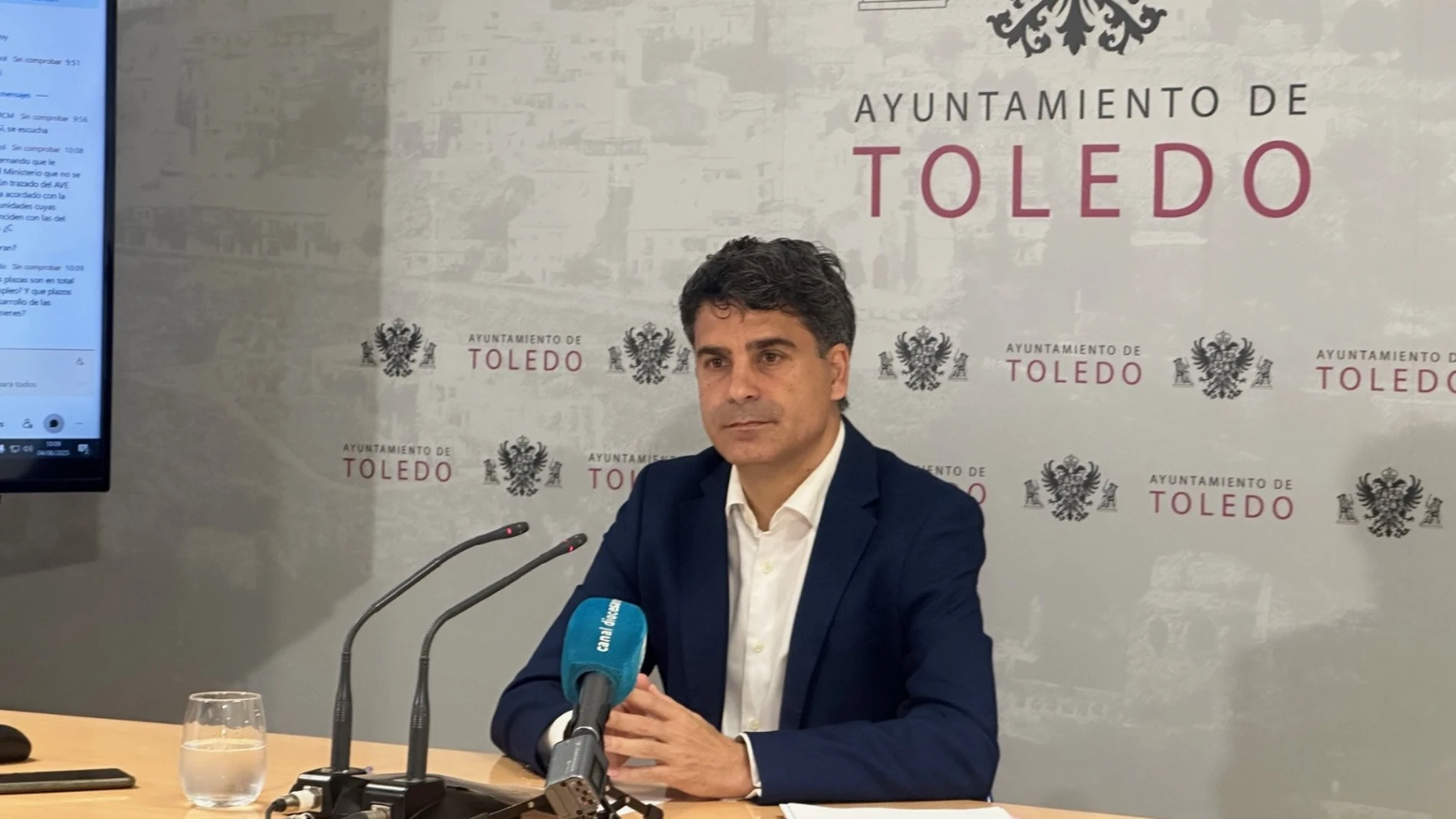 El portavoz Juan José Alcalde en una rueda de prensa este miércoles en Toledo.