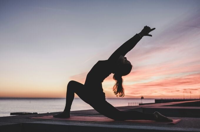 La postura de yoga que tonifica el abdomen mejor que 100 abdominales