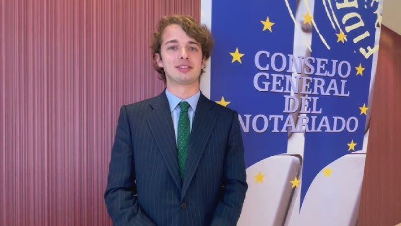 El notario más joven de España trabaja en Galicia y tiene 24 años