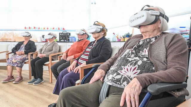La realidad virtual acerca los yacimientos de Atapuerca a los mayores de las residencias