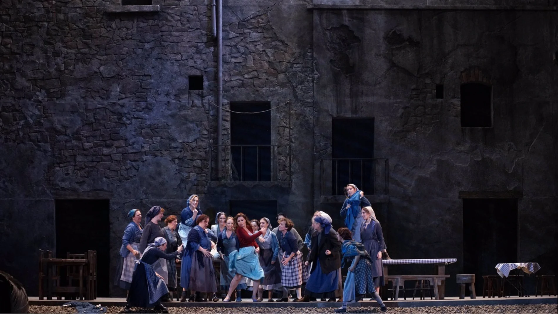El Teatro de la Zarzuela estrena 'La Tabernera del puerto' sin el coro, que mantiene la huelga