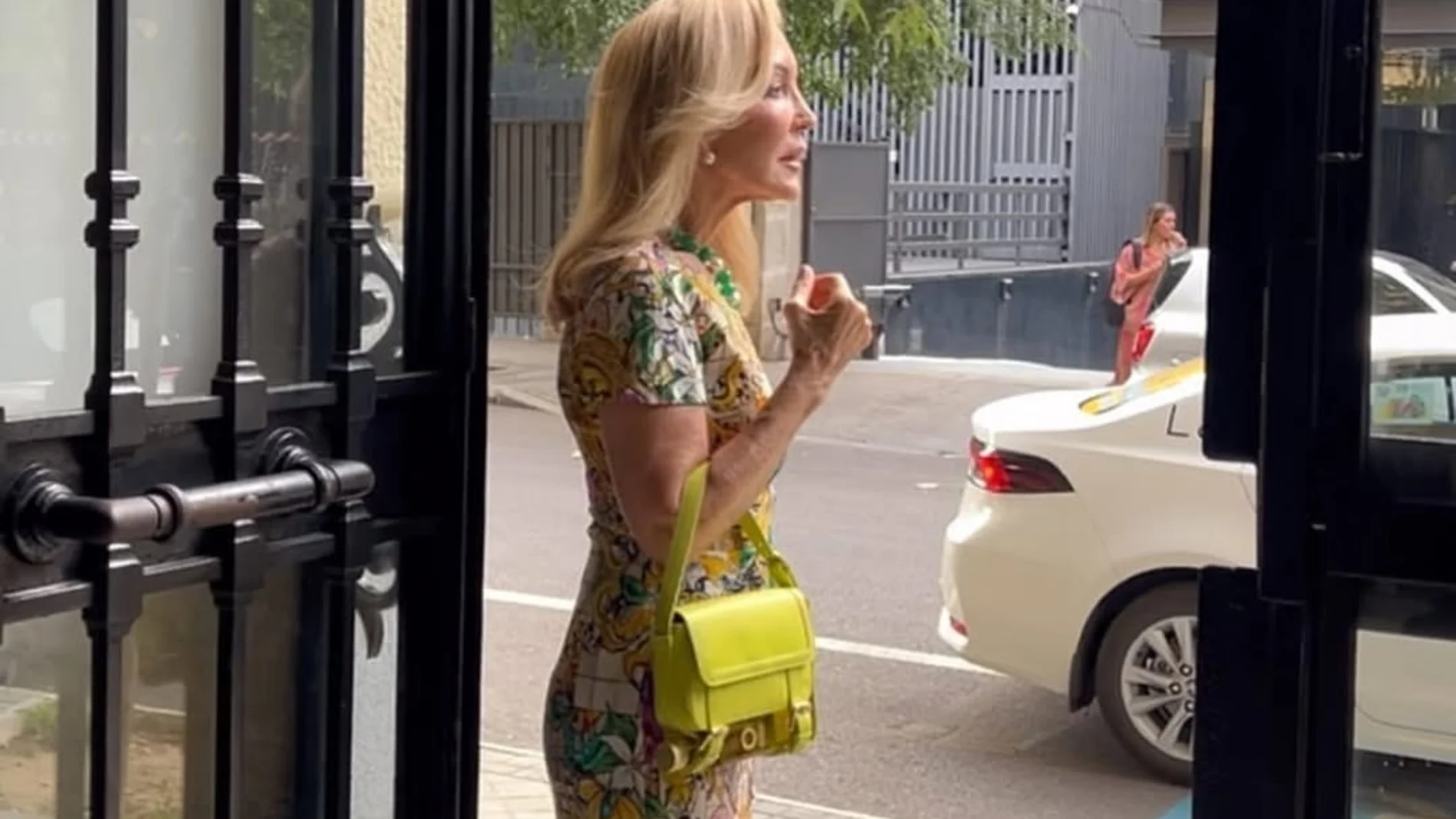 Carmen Lomana con el bolso viral.
