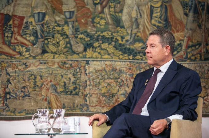 El presidente de Castilla-La Mancha, Emiliano García-Page, durante una entrevista de ´65ymás, el diario de las personas mayores´, en Toledo.