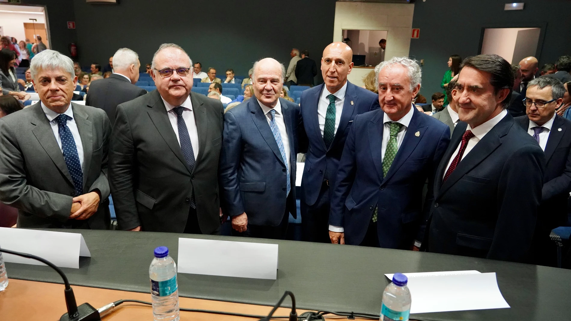 José Luis Díaz Villarig afronta “con la misma ilusión, ganas y fuerza” un nuevo mandato al frente del Colegio de Médicos de León
