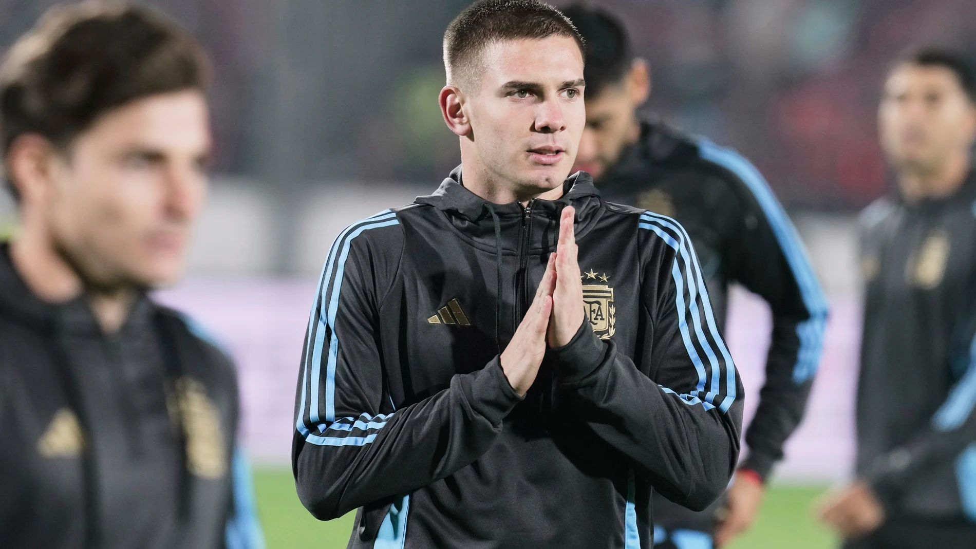 Argentina's Franco Mastantuono warms up prior to a qualifying soccer match for the FIFA World Cup 2026 against Chile in Santiago, Chile Thursday, June 5, 2025. (AP Photo/Luis Hidalgo)