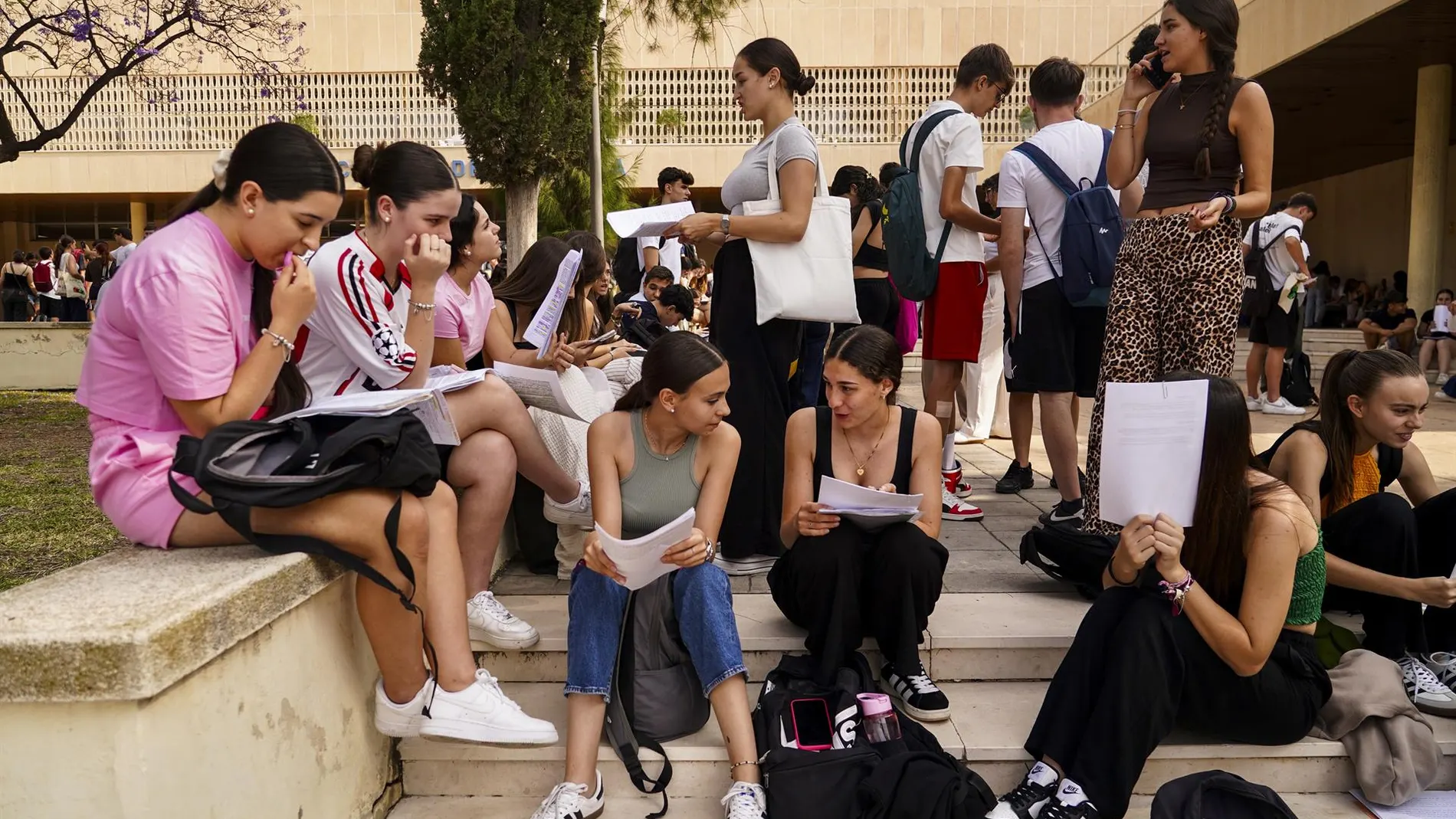 Docentes por la Pública denuncia "perjuicio académico y emocional" tras examen de Matemáticas Aplicadas en PAU Andalucía