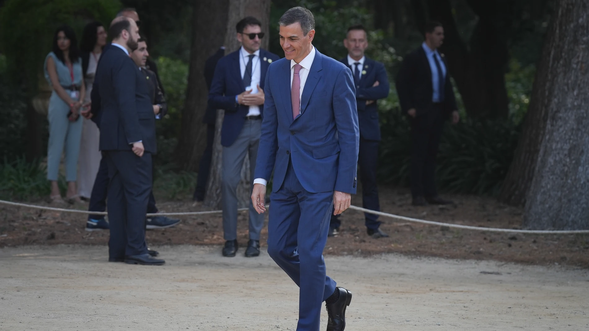 El presidente del Gobierno, Pedro Sánchez, llega a la XXVIII Conferencia de Presidentes, en Palau de Pedralbes de Barcelona, a 6 de junio de 2025, en Barcelona, Catalunya (España). Durante la conferencia se abordarán los 16 puntos de la agenda, ampliada tras la inclusión de las demandas de las Comunidades Autónomas, que contemplan entre otros asuntos la reforma de la financiación autonómica, el control de fronteras, la política migratoria, el acceso a la vivienda, la situación energética y la...