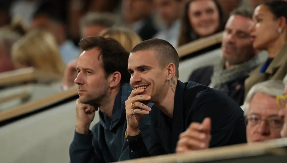 Romeo Beckham viendo el partido de Carlos Alcaraz contra Mussetti en la semifinal de Roland Garros