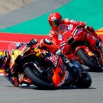 Marc Márquez, detrás de Pedro Acosta, este viernes en Motorland
